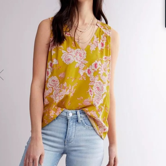 Buckle Tops - Buckle Black high low tank